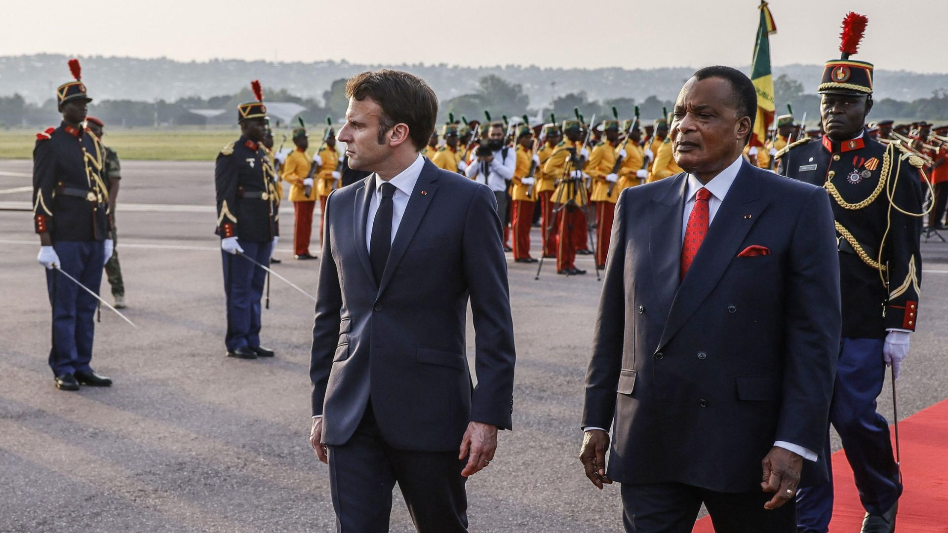 Congo : Emmanuel Macron rencontre Denis Sassou-N'Guesso à Brazzaville